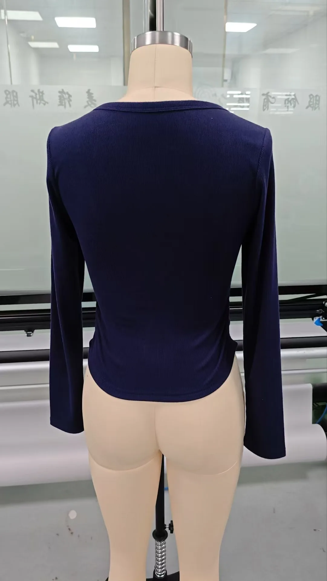 2025 Herbst Winter Neue Mode Damen Tops T-Shirt V-Ausschnitt aushöhlen Sexy und modische Slim Fit Langarm Y2k Kleidung – Detail 4
