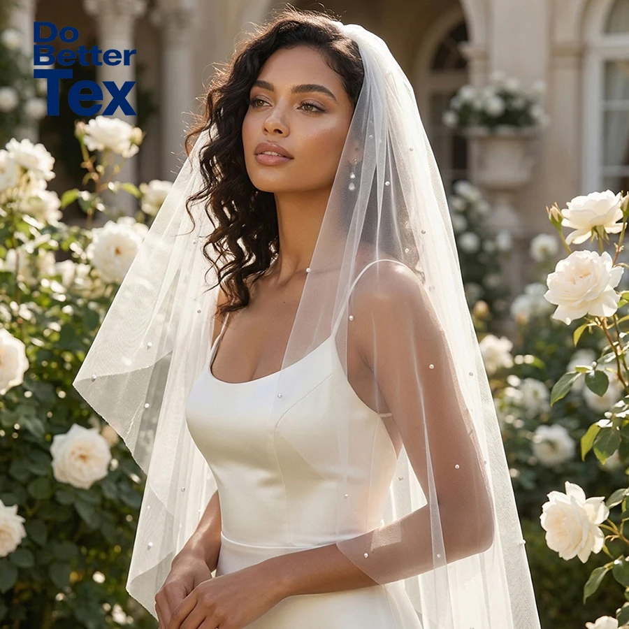 A single-layer 6mm single-bead bridal veil adorned with scattered pearls is perfect for a modern and stylish wedding