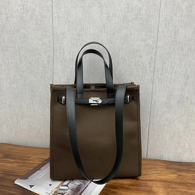 

Fashion Niche Large Capacity Tote Bag Women 2025 Spring New Simple Luxury Personality All Commuter Armpit Shoulder Bag