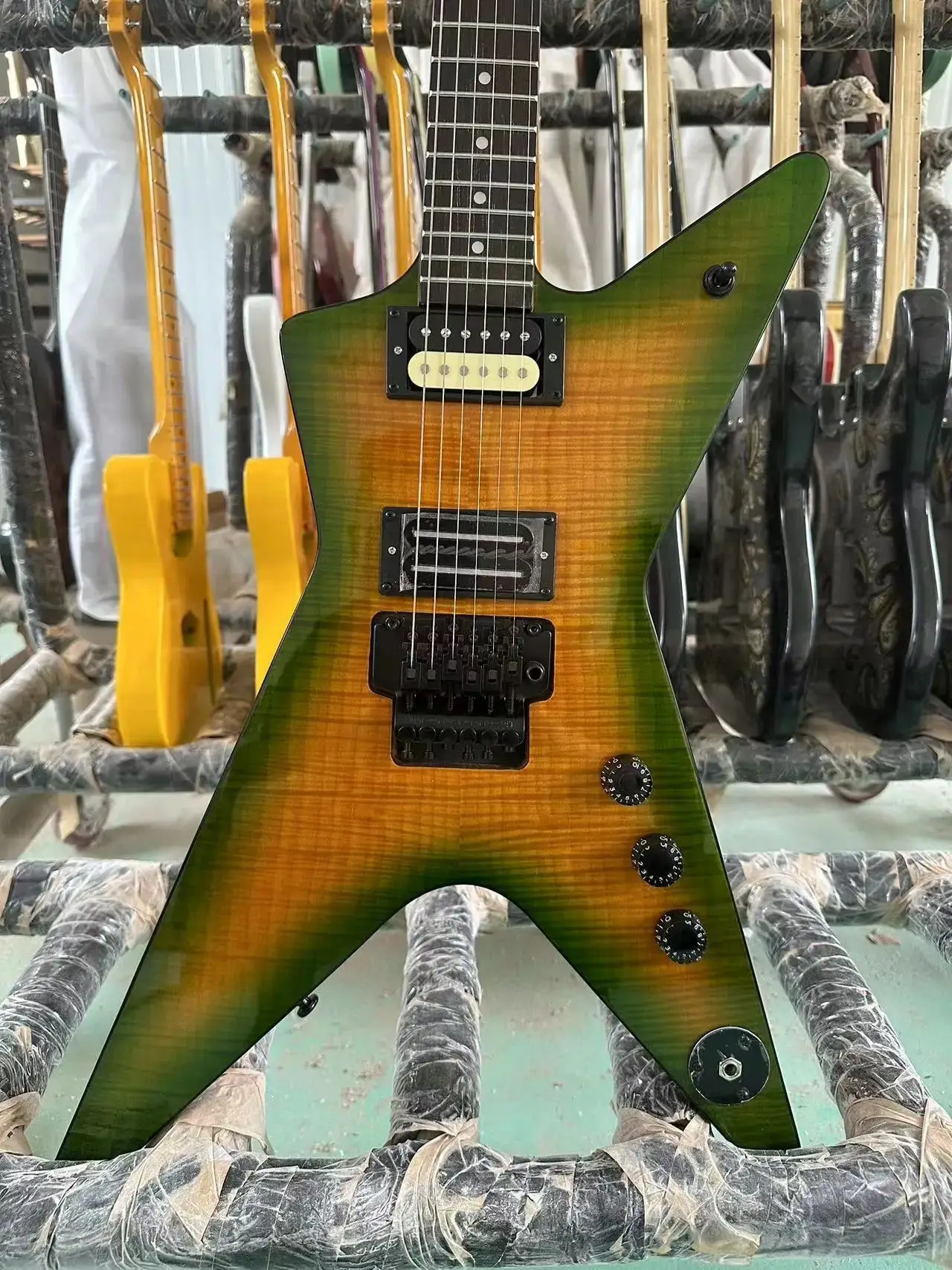 Dawnking Dean Dimebag Darrell  Guitar High end customized  guitar, including mail. Spot supply