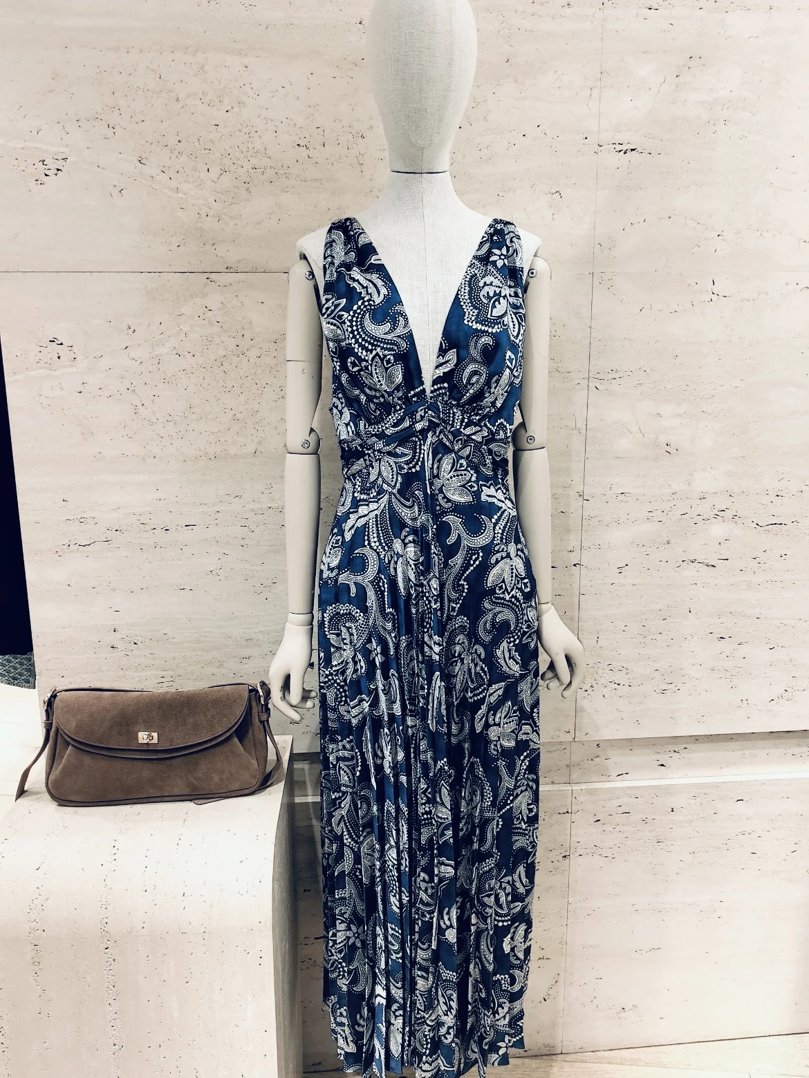 

Летнее платье с высокой талией и принтом пейсли, темно-синее, А-силуэт, без рукавов, с V-образным вырезом, приталенное, из полиэстера
