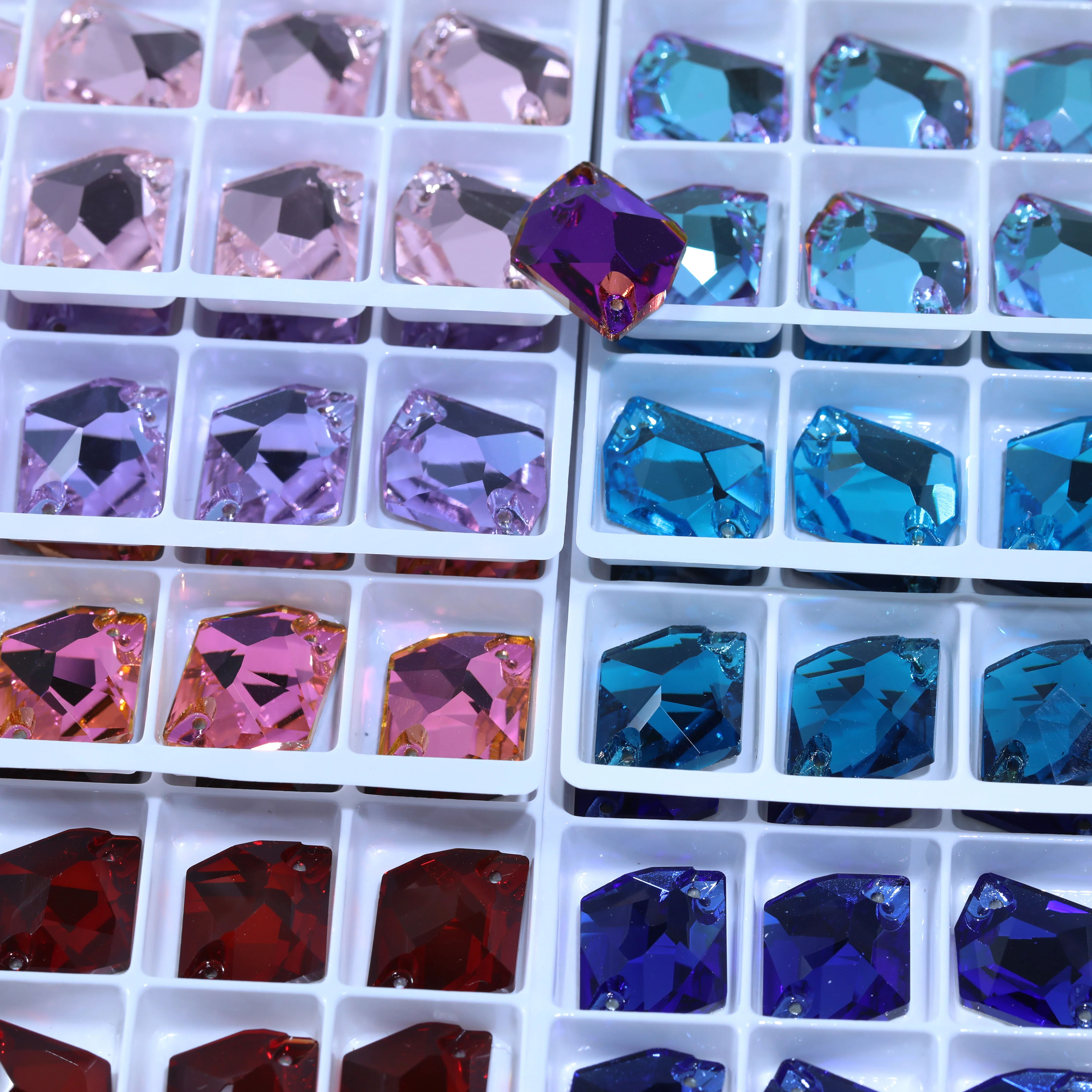 Glänzend weiße, beschichtete Cosmic-Aufnähsteine 3265 Bling-Strasssteine Premium-Glaskristall DIY-Zubehör für Taschen, Schuhe, Handyhüllen, Kleidung – Detail 6