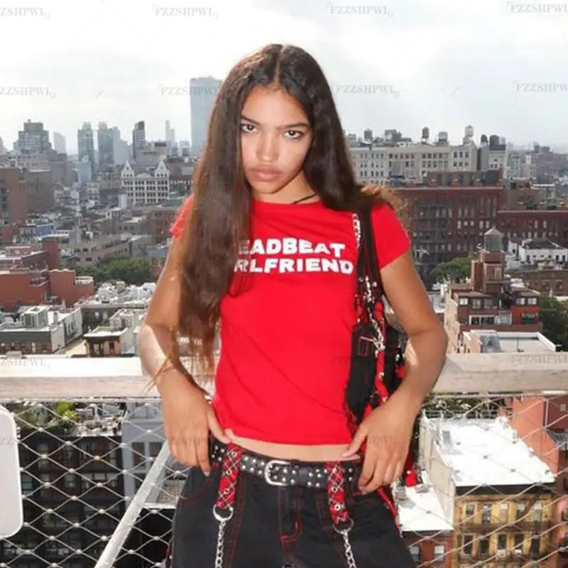 تي شيرت نسائي Y2K مطبوع عليه حروف قوطة تي شيرت هاراجوكو كلاسيكي ضيق ومطبوع عليه رسومات الجرافيك قصير تي شيرت صيفي مثير