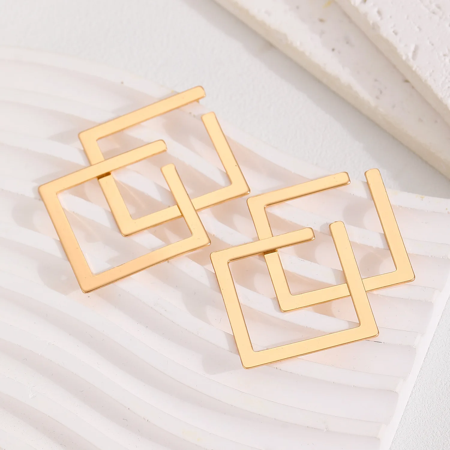Fashion Irregular Geometric Earrings For Women Metal Earing Jewelry 2026 Trending New Women\'s Gold Color Square Stud Earrings