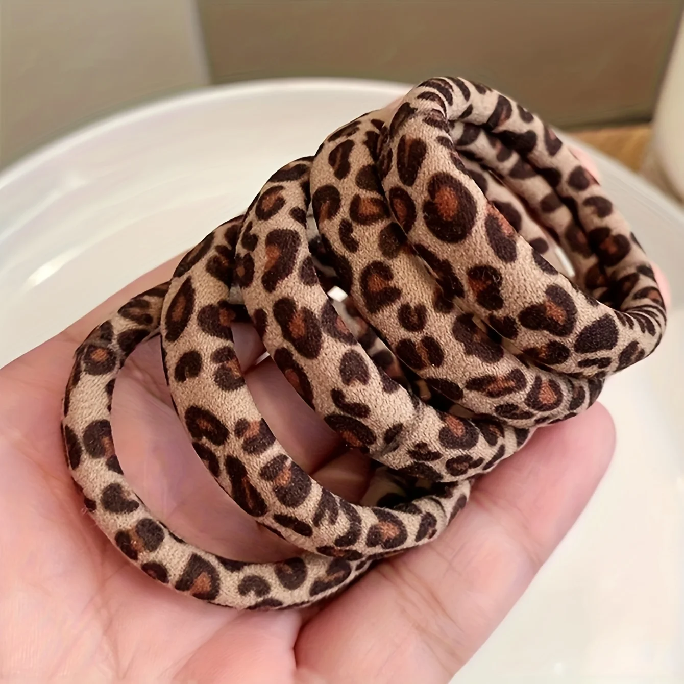 30-Piece Set of Random Styles with Leopard Print Elements, Fashionable High-Elastic Leopard Hair Bands for Women, Retro Hair Ties for Ponytails and Bun Hairstyles, Rubber Bands, Versatile for Daily Use, Basic Hair Ties