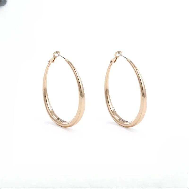 Do not pick the face shape exaggerated circle plain earrings simple gold earrings simple plain style versatile