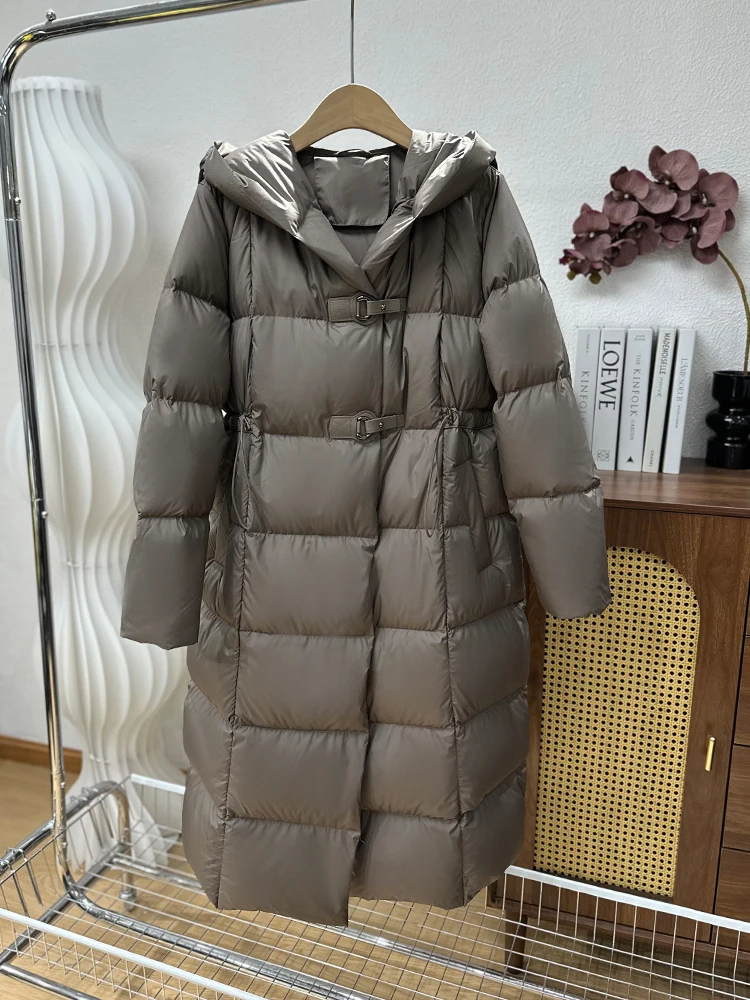 新しい冬用厚手の女性のダウンジャケット無地バックルデザインルーズコート通勤フード付き足首までの長さのジャケット