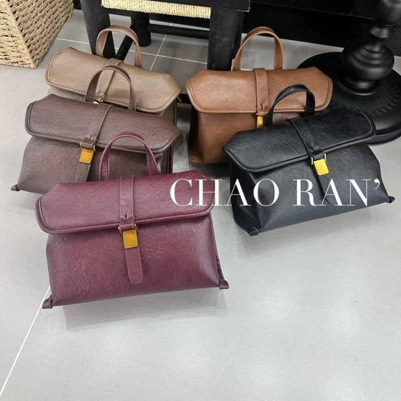 

Стильная женская сумка через плечо из мягкой кожи с ремешком через плечо и элегантной дизайнерской сумкой