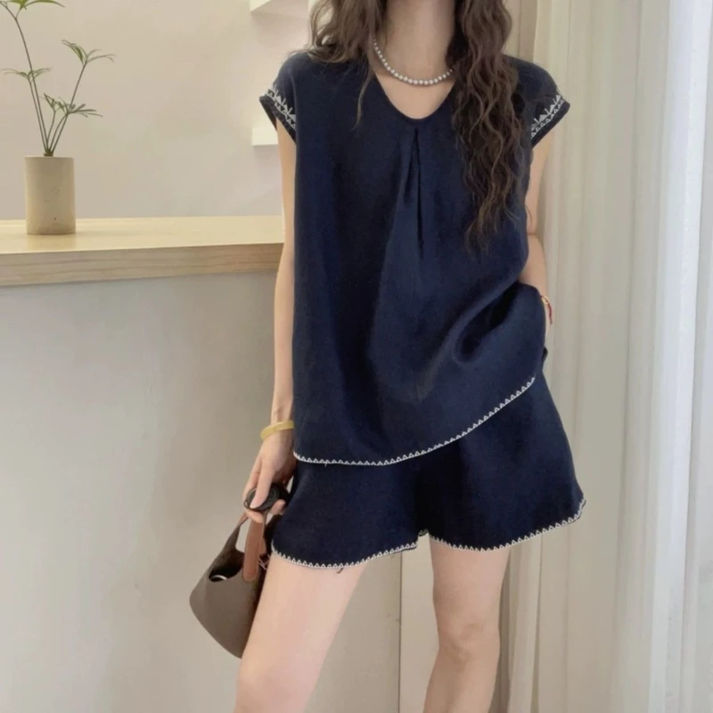 

Женский повседневный комплект из двух предметов: льняные шорты и топ с вышивкой, новинка лета 2026, модный образ для европейского рынка