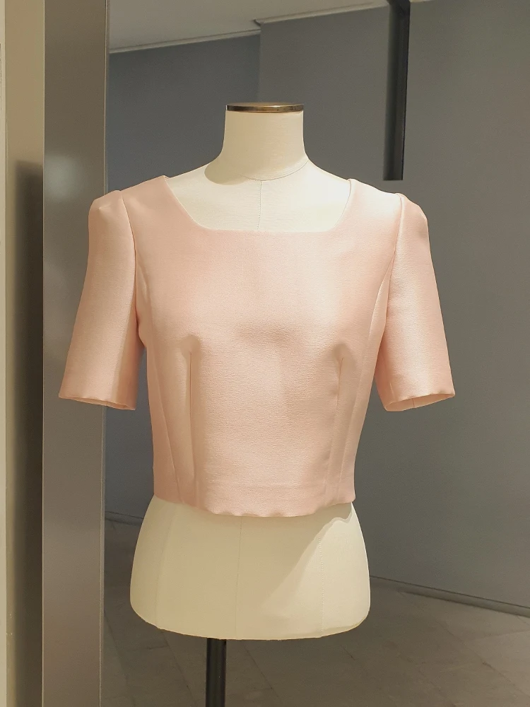 

High-End Summer 2025 Women's Slim Fit irt ort Sve Square Collar Waist-Cinching ort Length Faionable Maturi Sle