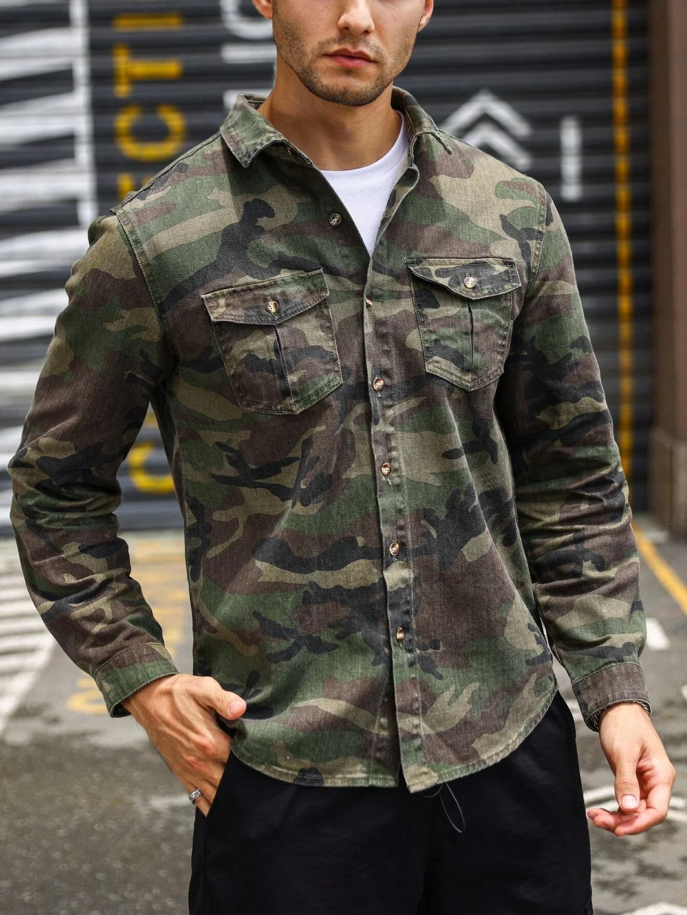 

Men's Vintage Camouflage Cargo Shirt, Casual Long Sleeve Button Down Work Shirt with Pockets