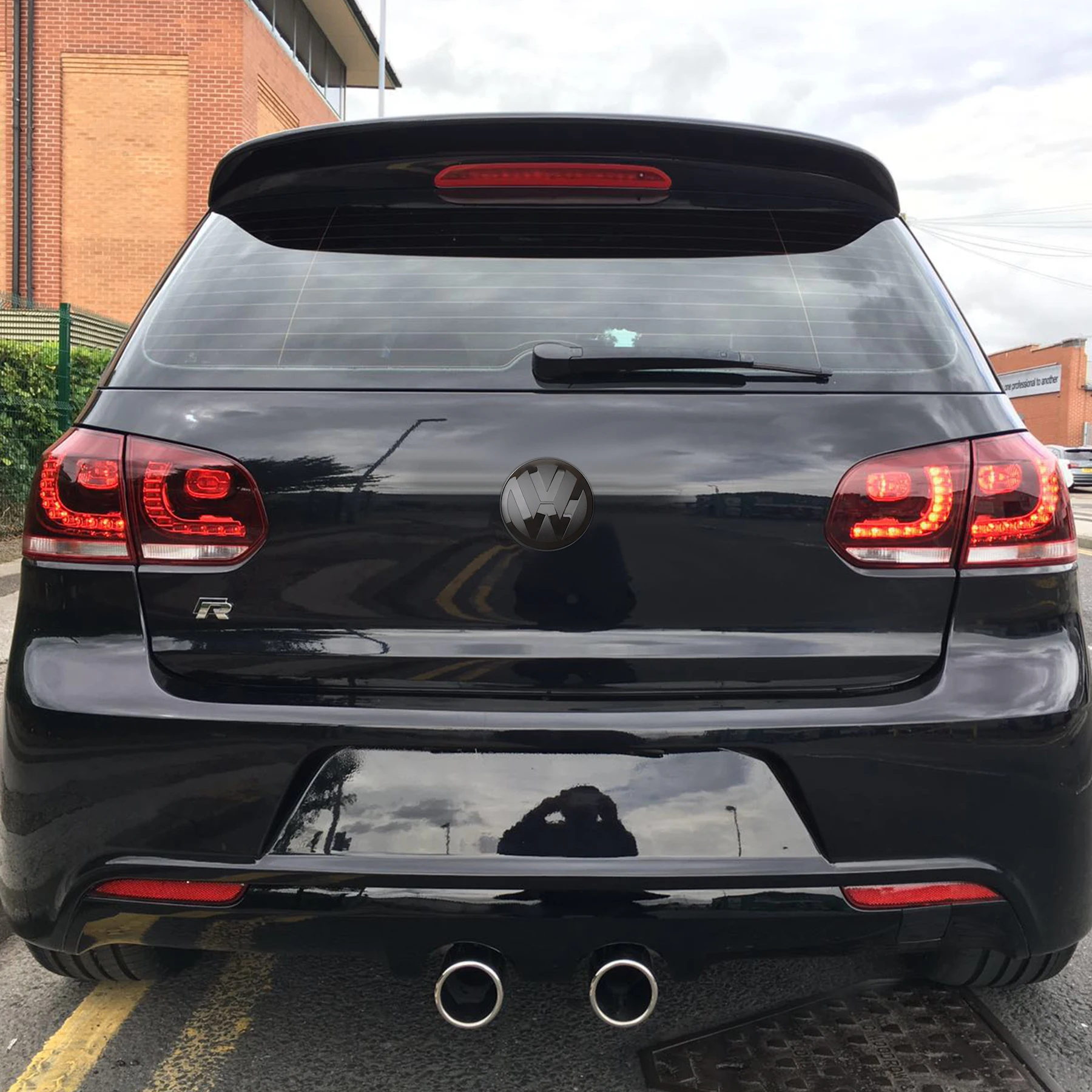 A Set Car Front Grill/Rear Trunk Emblem Lid Covers Black Logo Mirror style For Volkswagen 2017,2018,2019,2020 Tiguan Accessories