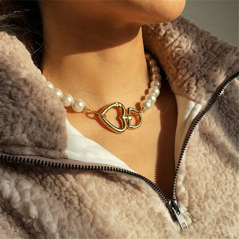 Imitation pearl necklace 2024 simple and stylish. Exquisite pattern for women. Charm necklace. Girls jewelry party gift