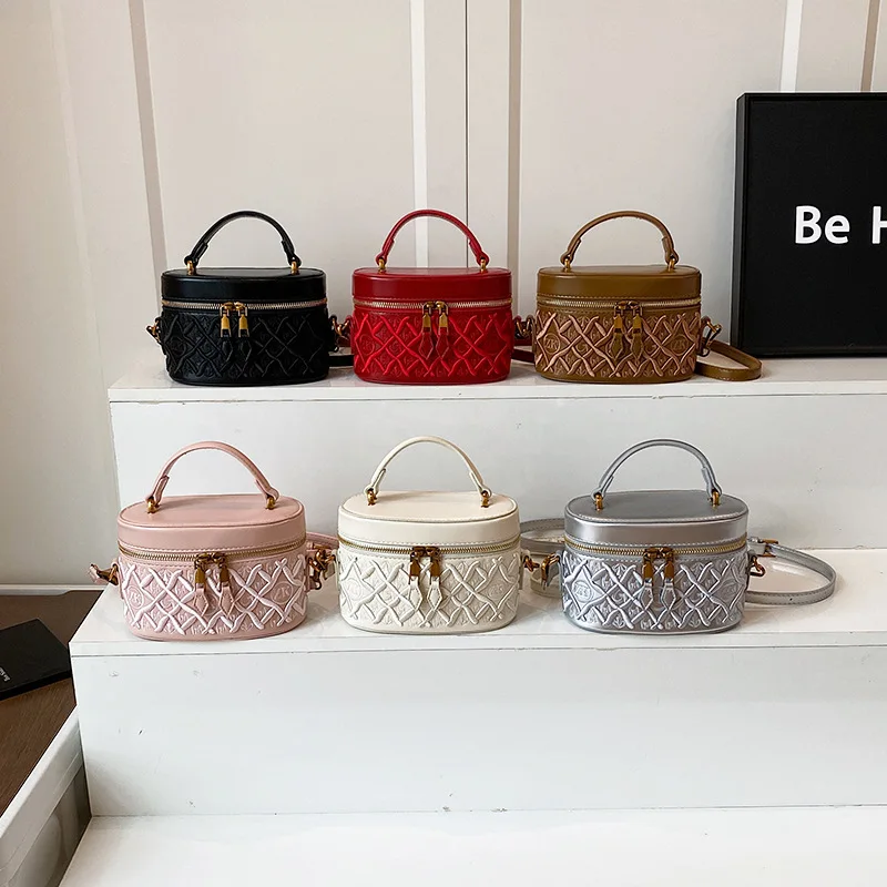 

Bloomsteps foreign trade bestseller quilted shoulder bag, high-end large-capacity niche light luxury commuter box crossbody bag