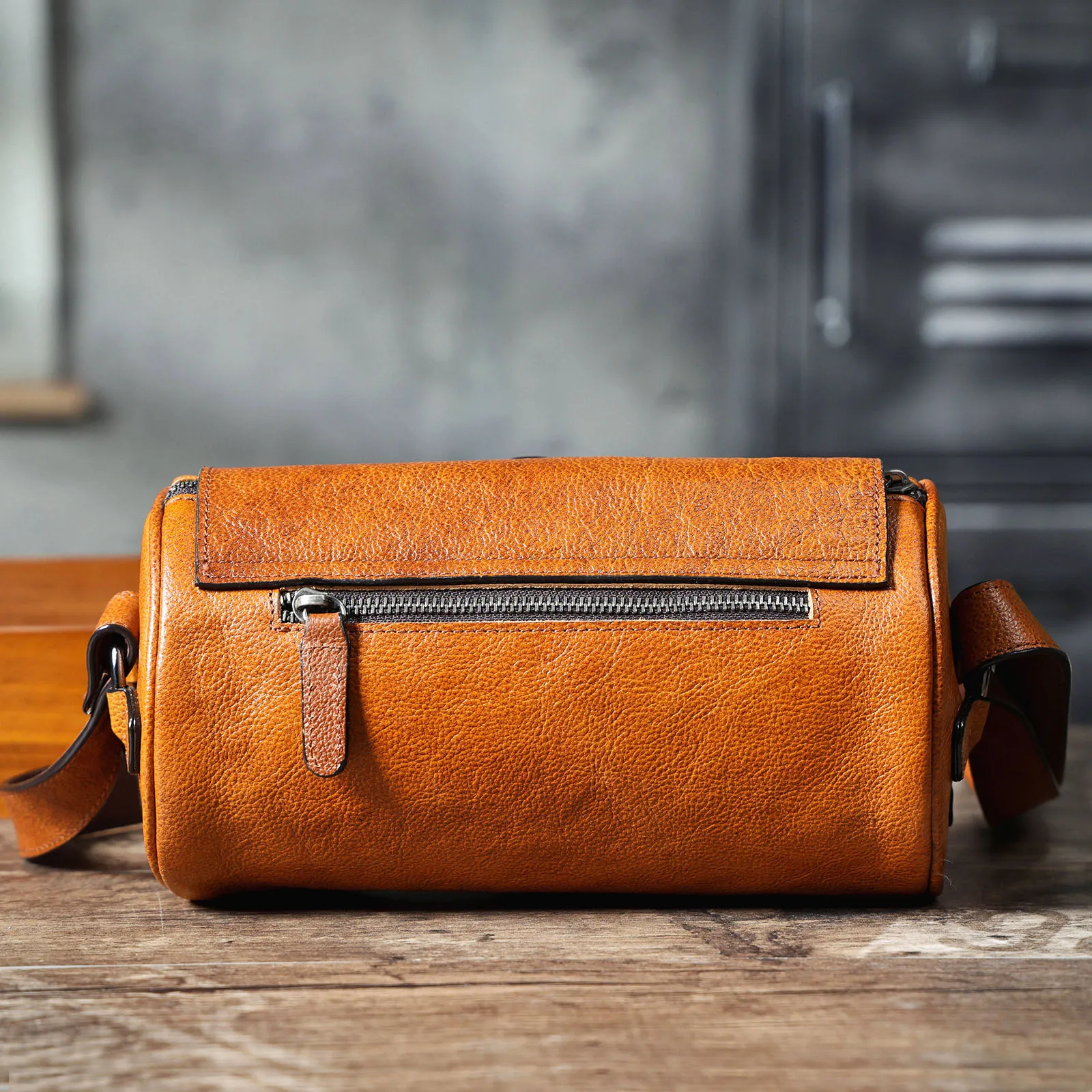 Echte Leder-Umhängetasche für Herren, Zylindertasche, schlicht, aus hochwertigem, pflanzlich gegerbtem Rindsleder, modisch und lässig – Detail 23
