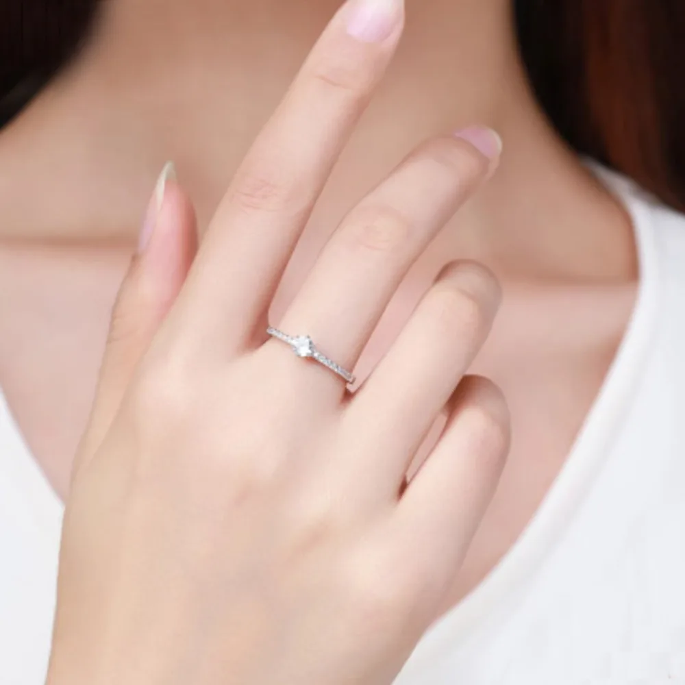 

BR 4.5mm Slim Style Popular Mini Six-Claw Zircon Sparkling Ring, D VVS1 Moissanite Jewelry