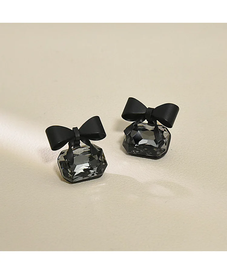 New Temperament Crystal Black Color Stud Earring For Women Heart Bow Square Earrings Girl Party Wedding Engagement Jewelry Gifts