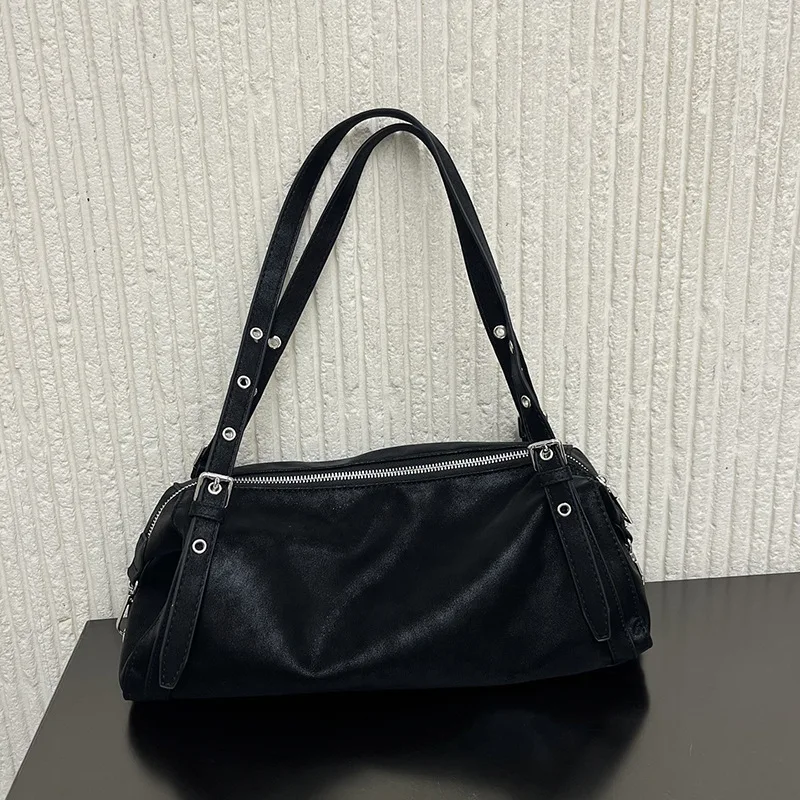 

Versatile Tote Bag Underarm Pillow Handbag Commuter Shoulder Bag Simple Bla Retro Sle Casual Handbag for Men And Women