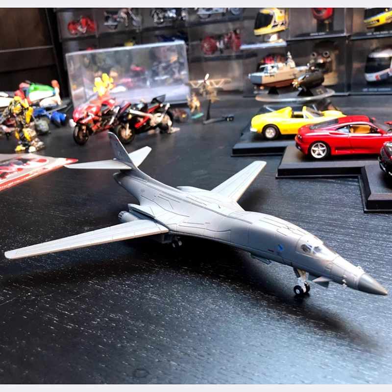 Diecast 1:200 Scale B-1B Lance Lancer strategic bomber Alloy Finished Simulation Model Souvenir Gifts For Adult Boy