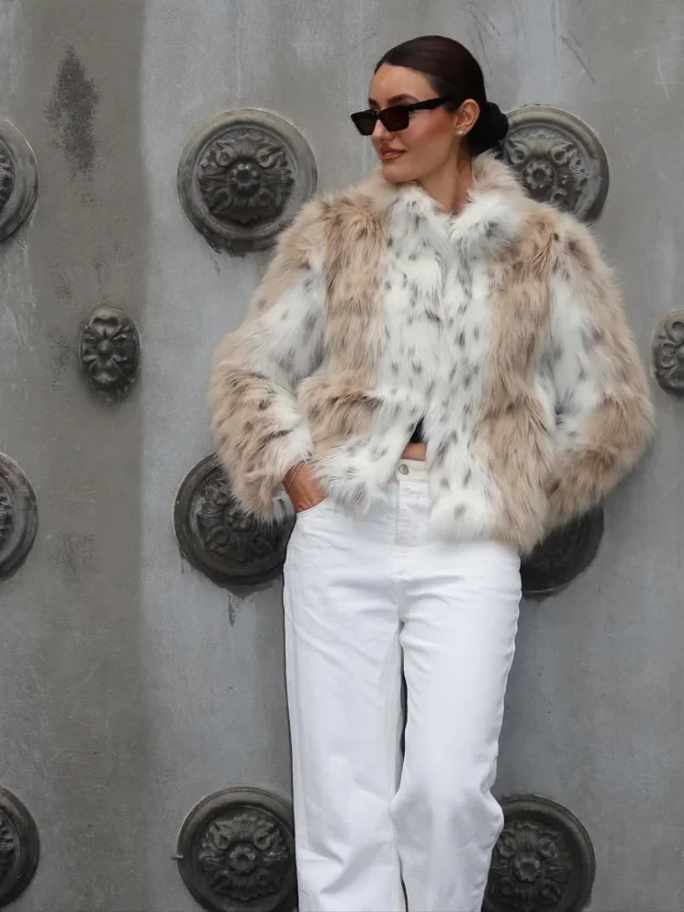 Damski płaszcz z imitacji futra w panterkę, modny, z długim rękawem, krótki, ze stójką, elegancki, ciepły płaszcz wierzchni w stylu high street, kolekcja 2025.