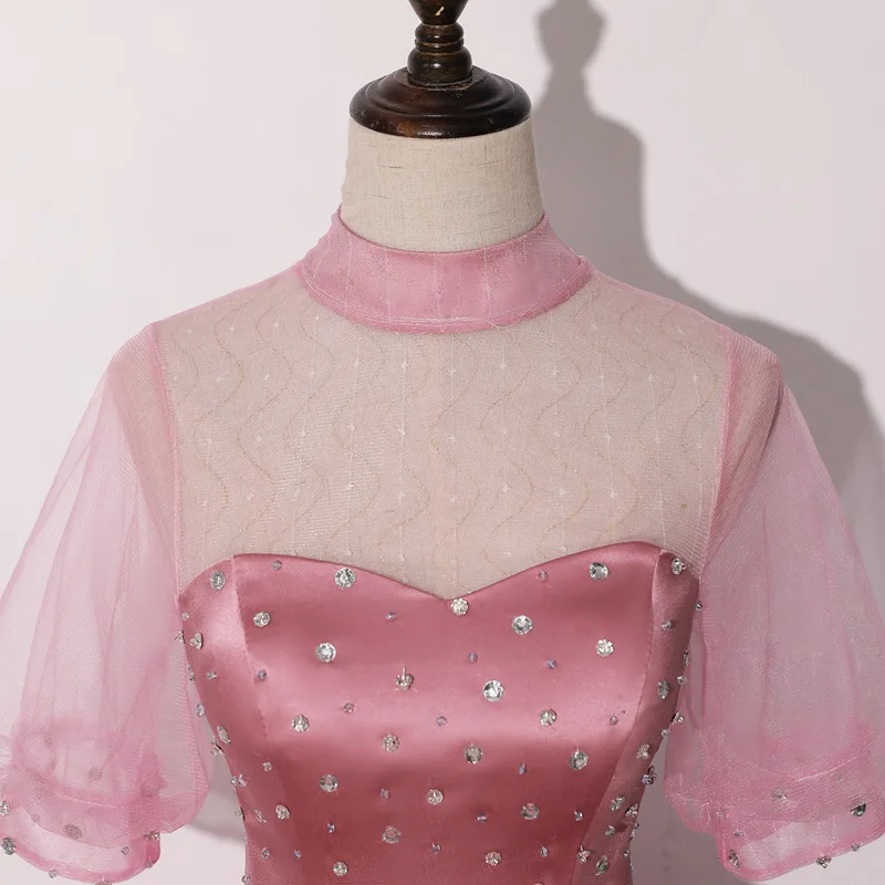 Performance : Robe de mariée colorée, scène vocale et vocale, performance de piano, solitaire, robe, performance d'examen d'art étudiant