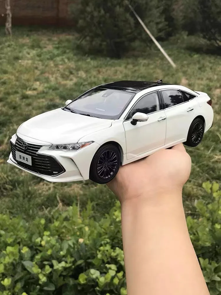 Toyota  1:18 Diecast Simulation Alloy Car Model Toy Gift Decoration