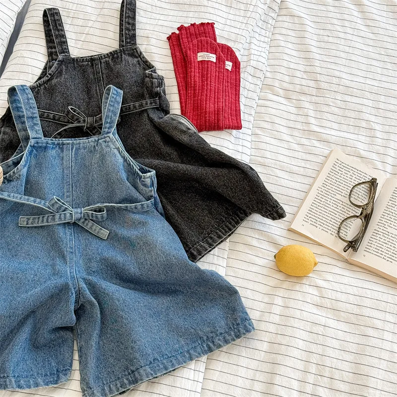 

Детская одежда, джинсовые брюки для девочек, коллекция 2024, корейская версия для маленьких детей, комбинезоны, расклешенные брюки в весеннем стиле