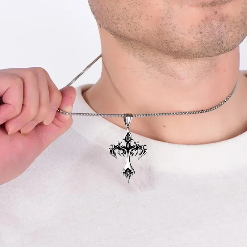 Retro Gothic Flame Cross Pendant Necklace Men\'s Personalized Punk Religious Trend Lucky Jewelry