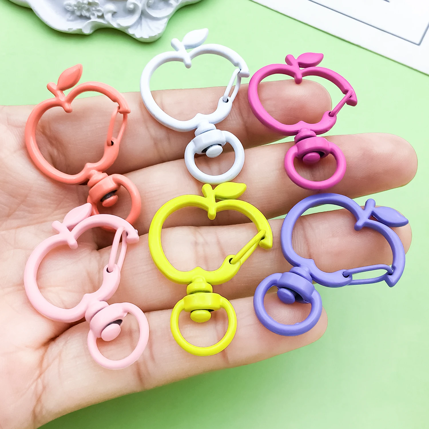 10pcs 25x36mm Alloy Painted Colorful Hollow Apple Shaped Keychain Hanging Buckle For DIY Handbag Key Holder Jewelry Ornament