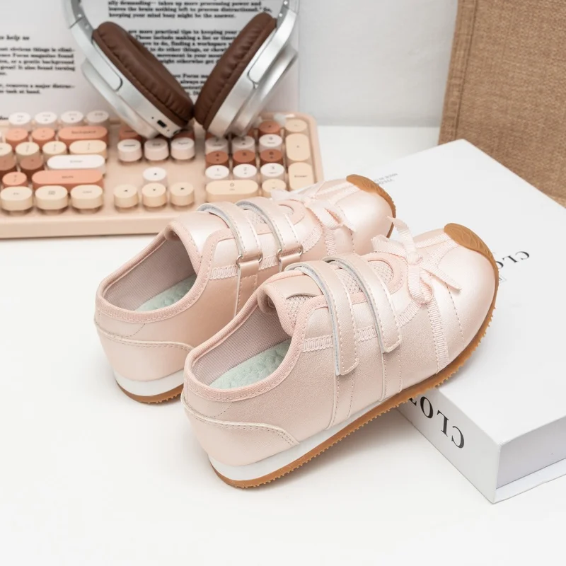 Neue, niedliche Mary-Jane-Schuhe für kleine Mädchen, mit Satinschleife und doppeltem Riemen, leicht, atmungsaktiv, Prinzessinnenschuhe für Partys und den täglichen Gebrauch. – Detail 6