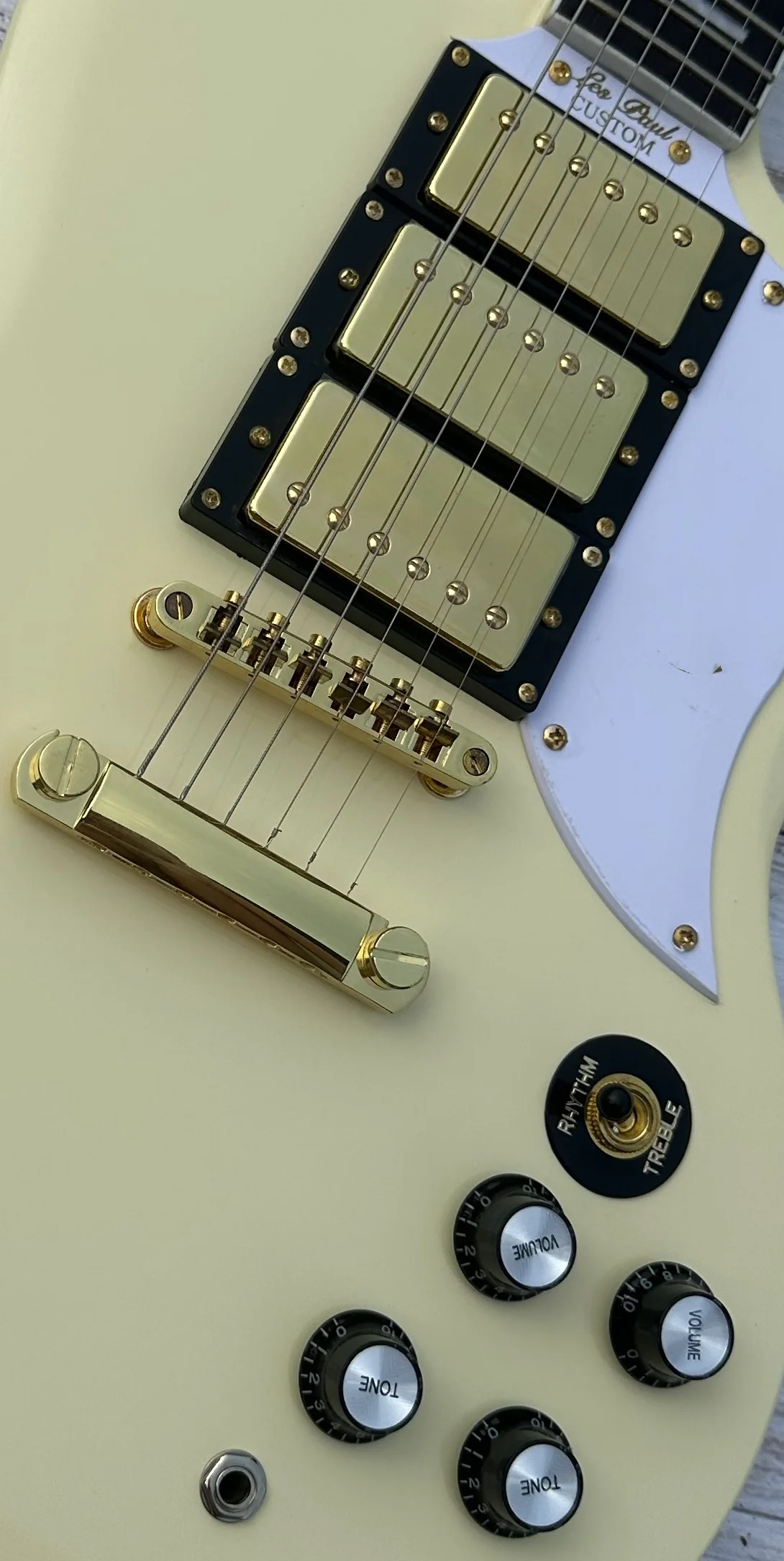 Customized electric guitar, SG electric guitar, cream white, shiny, gold accessories, in stock, quick shipping