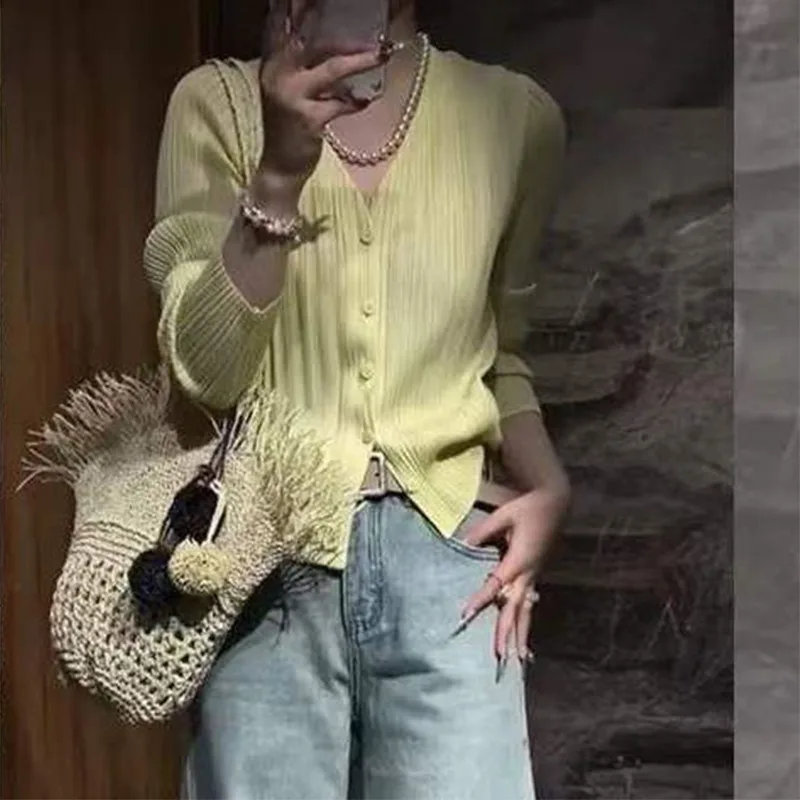 ミヤケプリーツシャツ 2025年秋新作 プリーツ 多用途 着痩せ 長袖シャツ レディース デザイナー プリーツ Vネック カーディガン プリーツトップ