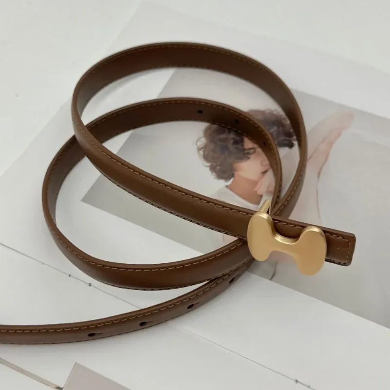 Тонкий кожаный ремень с буквенной пряжкой для женщин — натуральный узкий деловой ремень с джинсами, юбками, рубашками, универсальный стильный аксессуар, новинка