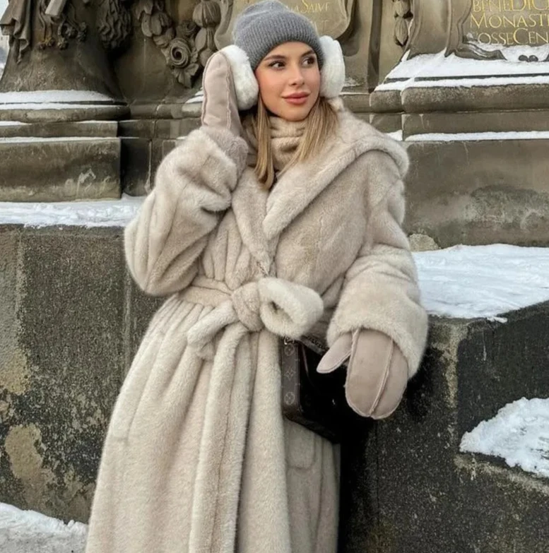 Winter Luxe Merk Capuchon Nepbontjas Vrouwen Plus Lange Warme Dikke Nertsen Bont Bovenkleding High-End Harige Riemen Bont overjas