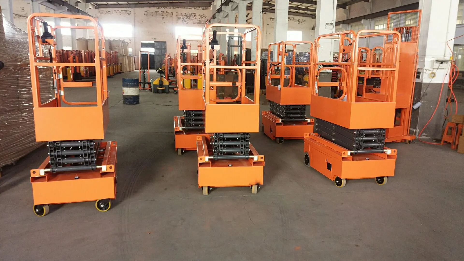 

YG Customized Self Propelled Scissor Work Platform Electric Lifting Platform 14m