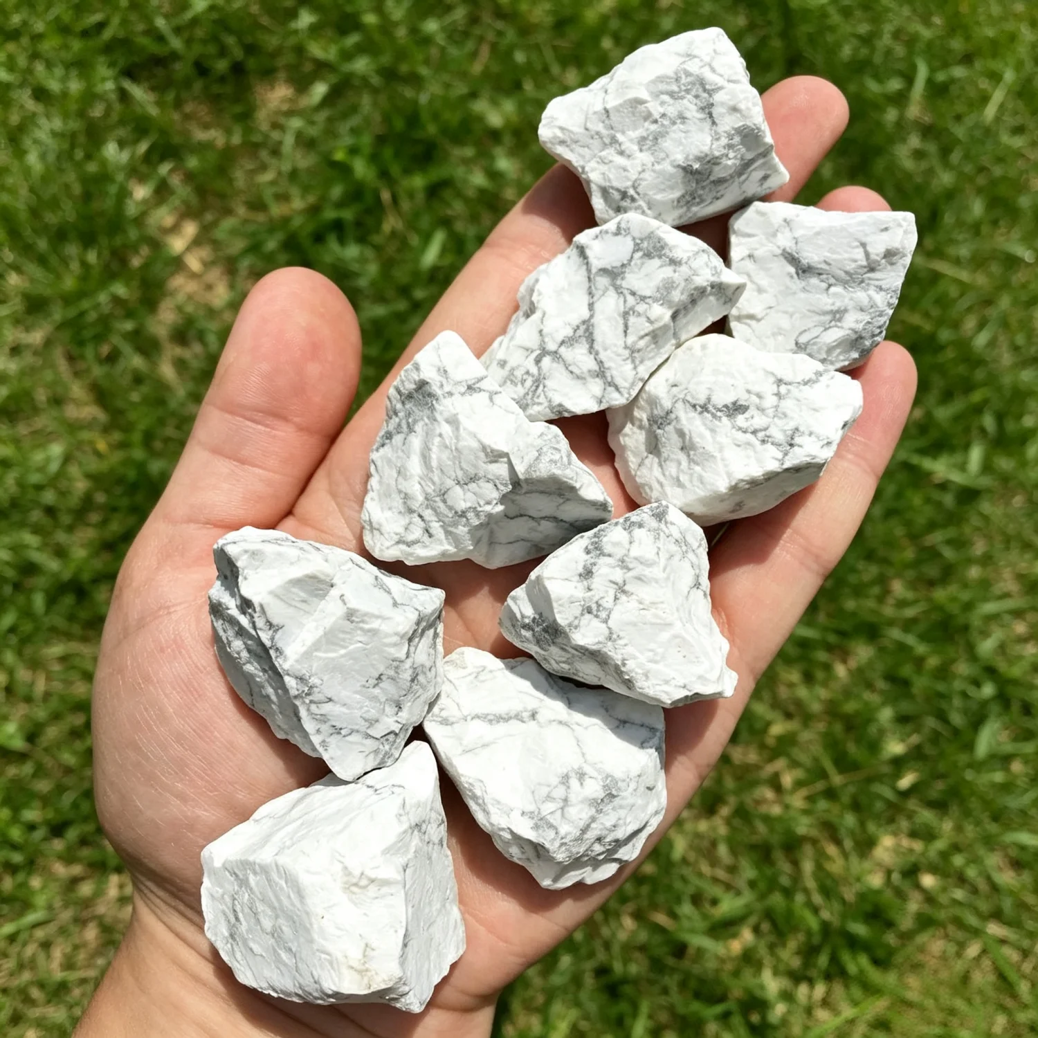 Natural White Howlite stone, White Turquoise Rough Stone Raw Mineral Specimen Unpolished Crystal Rock Home Decor Ornament