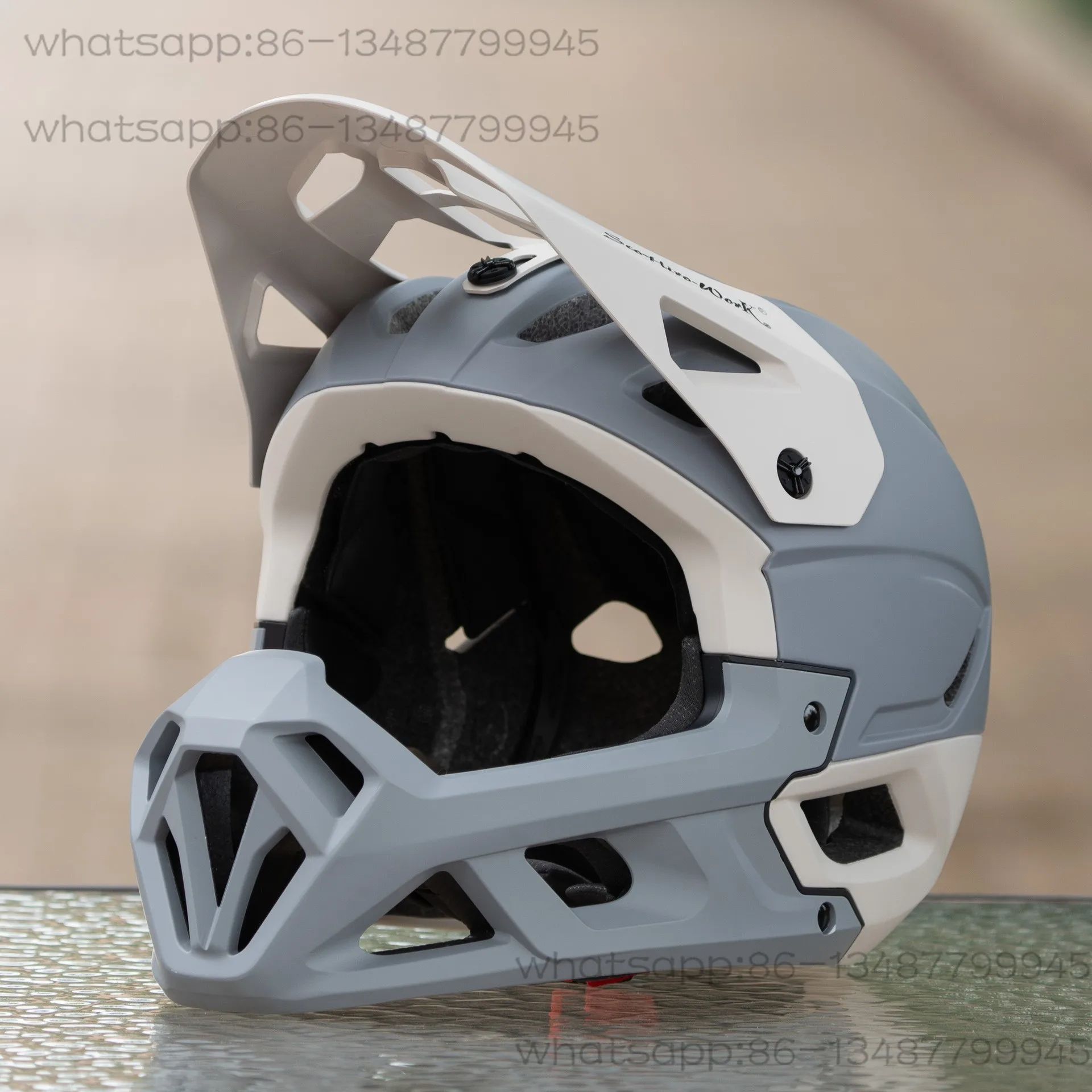 

New Bicycle Adult Mountain Bike Off-road Full Helmet Locomotive Riding Downhill Through Vent Helmet