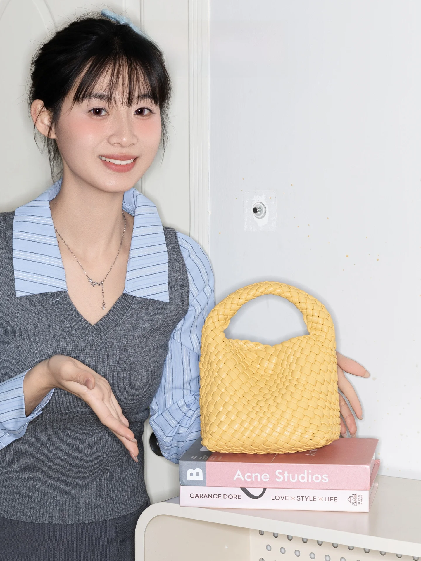 

Handcrafted Orange Girl Bucket Bag Women's Crossbody Handbag Shoulder Bag Tote Bag Soft PU Leather Magnetic Closure Daily Use