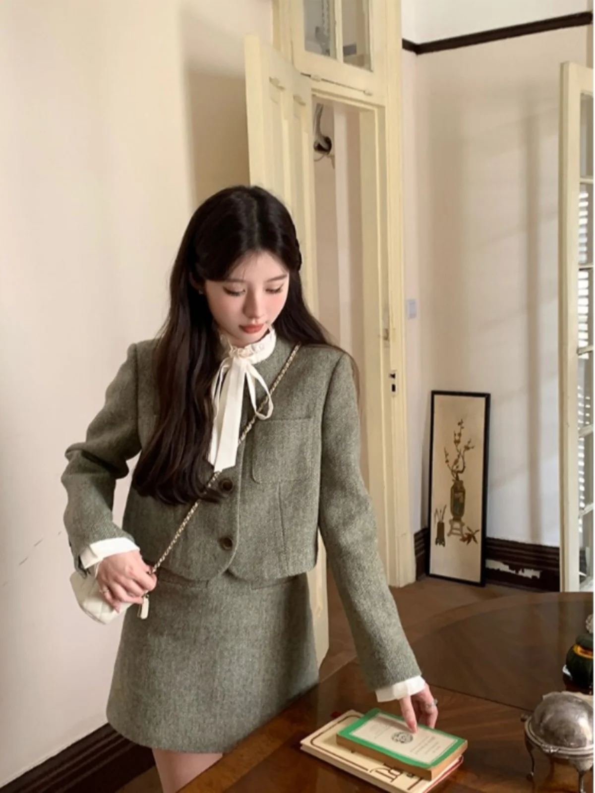 เสื้อผู้หญิงแบบผูกโบว์ ดีไซน์สปริง/ออทัมน์ สไตล์ฝรั่งเศส ไซส์เล็ก สีเบจอ่อน ทรงหลวม สไตล์เกาหลี