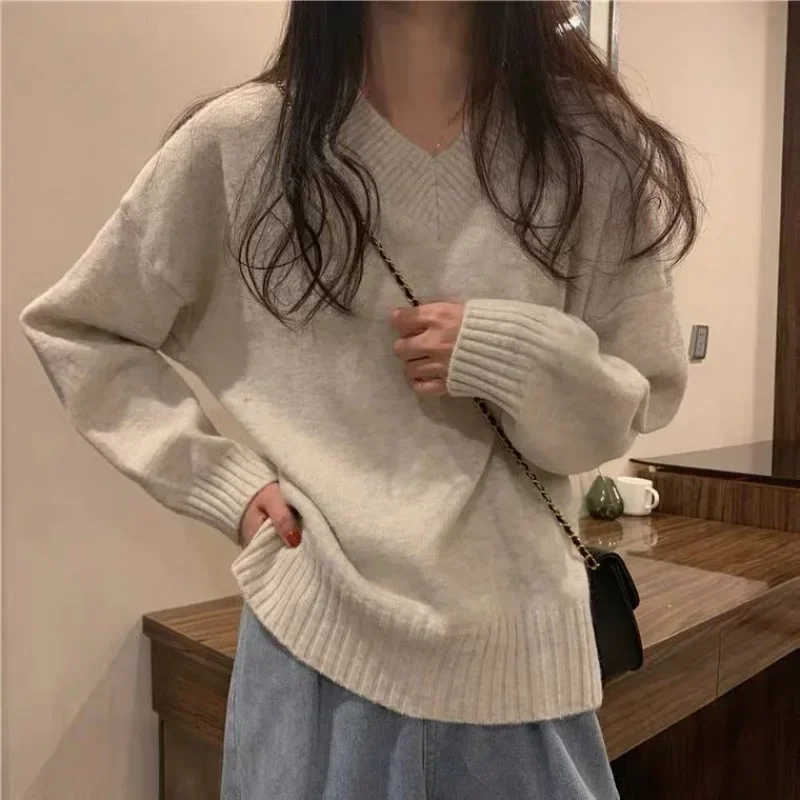 

Loose V-Neck Knitwear Sweater for Women Autumn Winter New Style Korean School Girl Outerwear Casual Slimming Effect