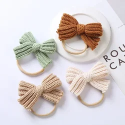 Tricô lã Bowknot Elastic Hairband, Infant cor sólida Crochet arcos, Nylon Headband Headwear bonito das crianças presente de aniversário 1pc