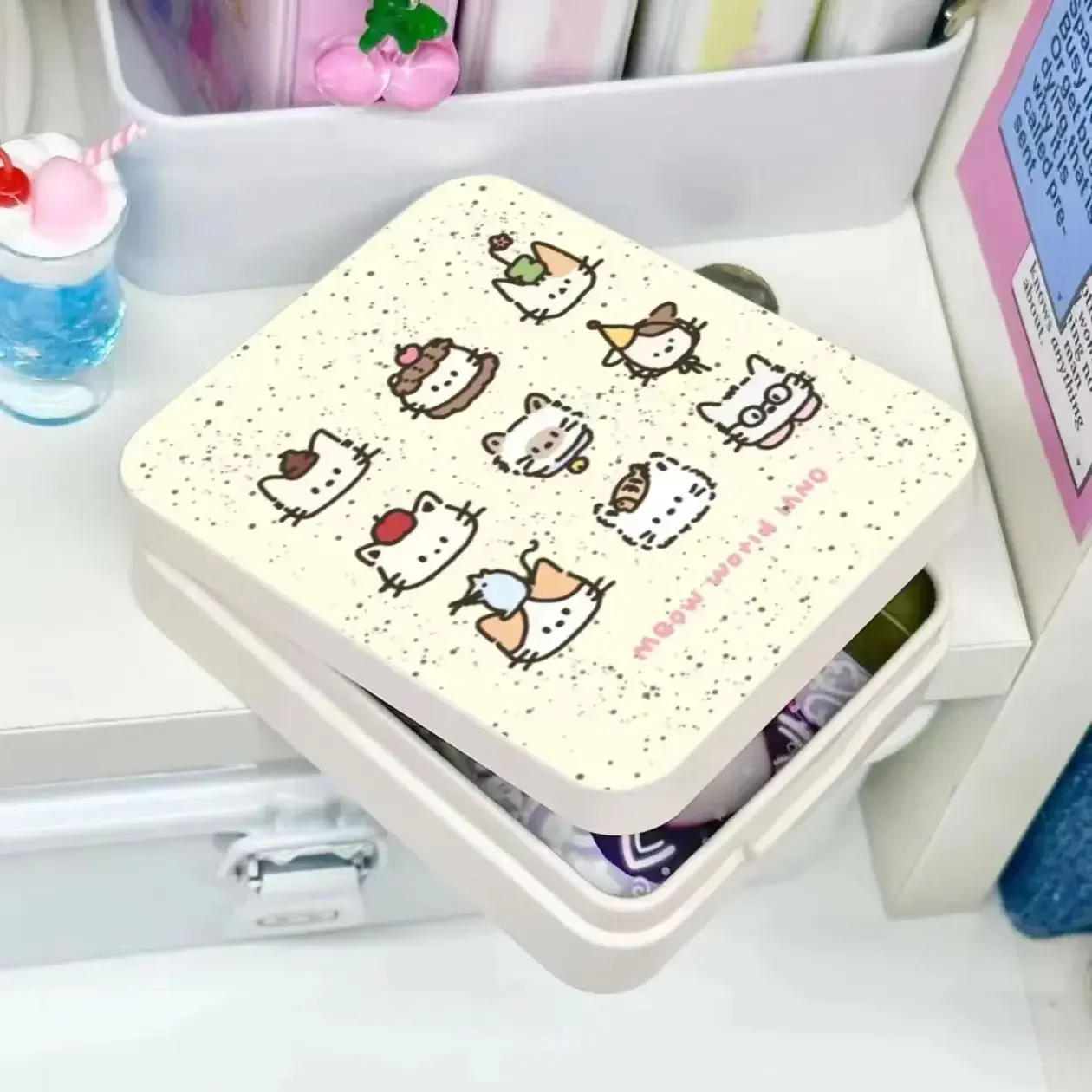 1Pc INS Cute Cartoon Cream Cat Dog Iron Box Girl Hairpin Photocard Sticker Dustproof Storage Box Kawaii Office Desktop Organizer