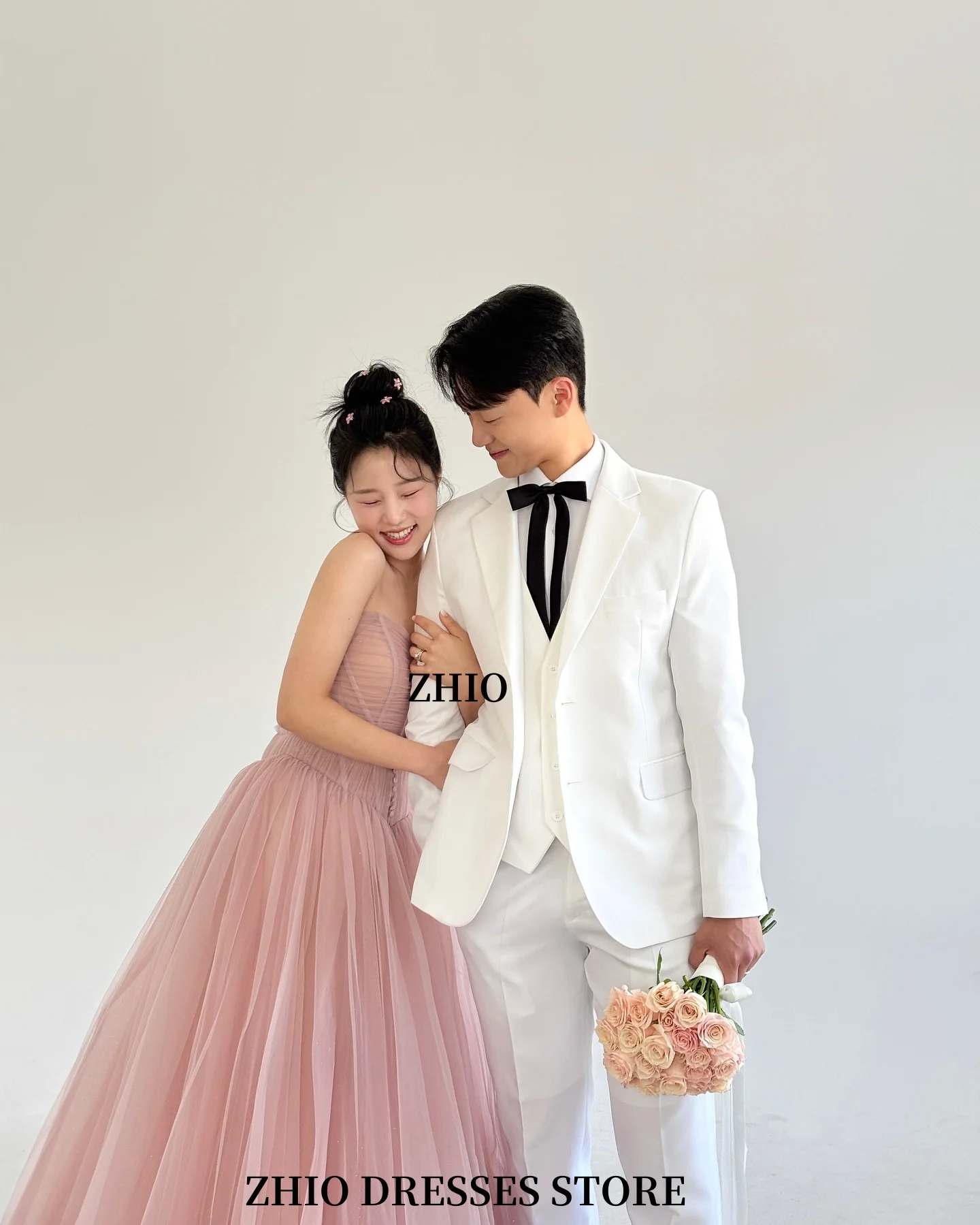 ZHIO Stunning Korean Pink Couple Wedding Photo Shoot A Soft Tulle Sleeveless Button Bridal Dress Customized 한국 웨딩 드레스