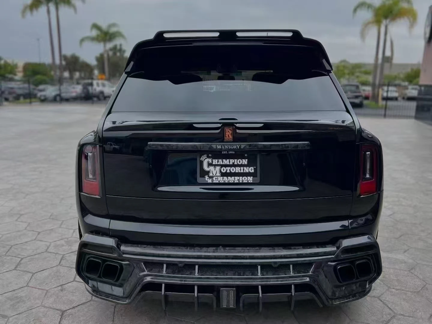 

Upgraded M Style High-quality Carbon Fiber Rear Spoiler for Rolls Royce Cullinan Luggage Compartment Rear Spoiler