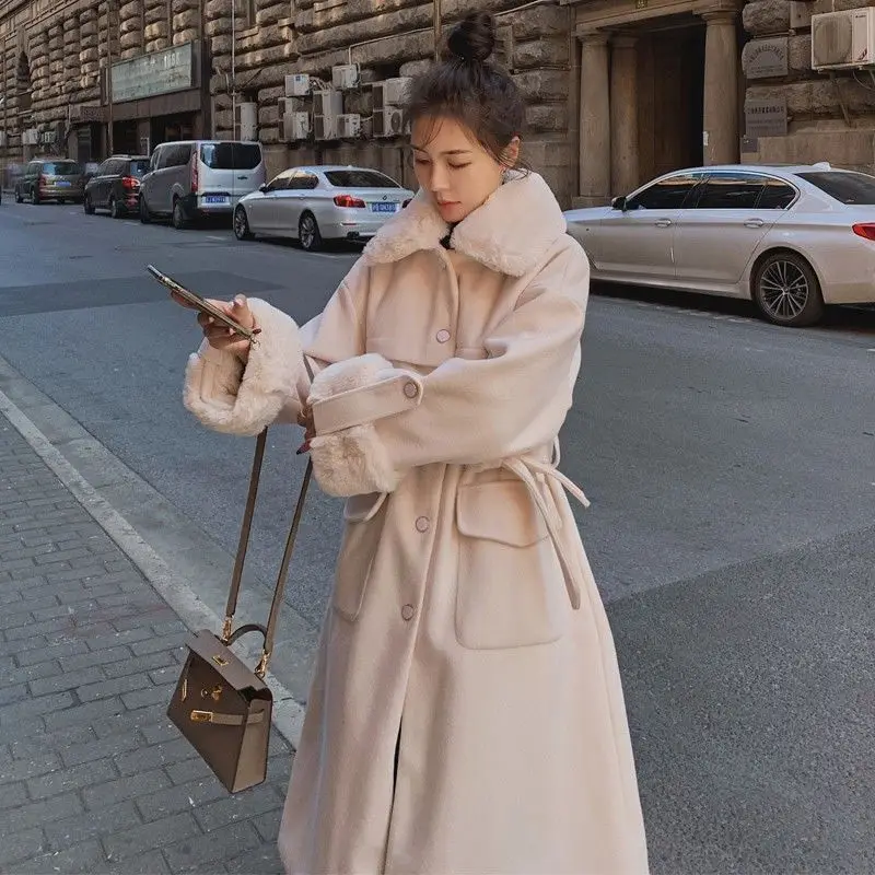 Abrigo rojo de lana de longitud media para mujer, abrigo grueso de felpa de cintura alta, a la moda, otoño e invierno, 2023