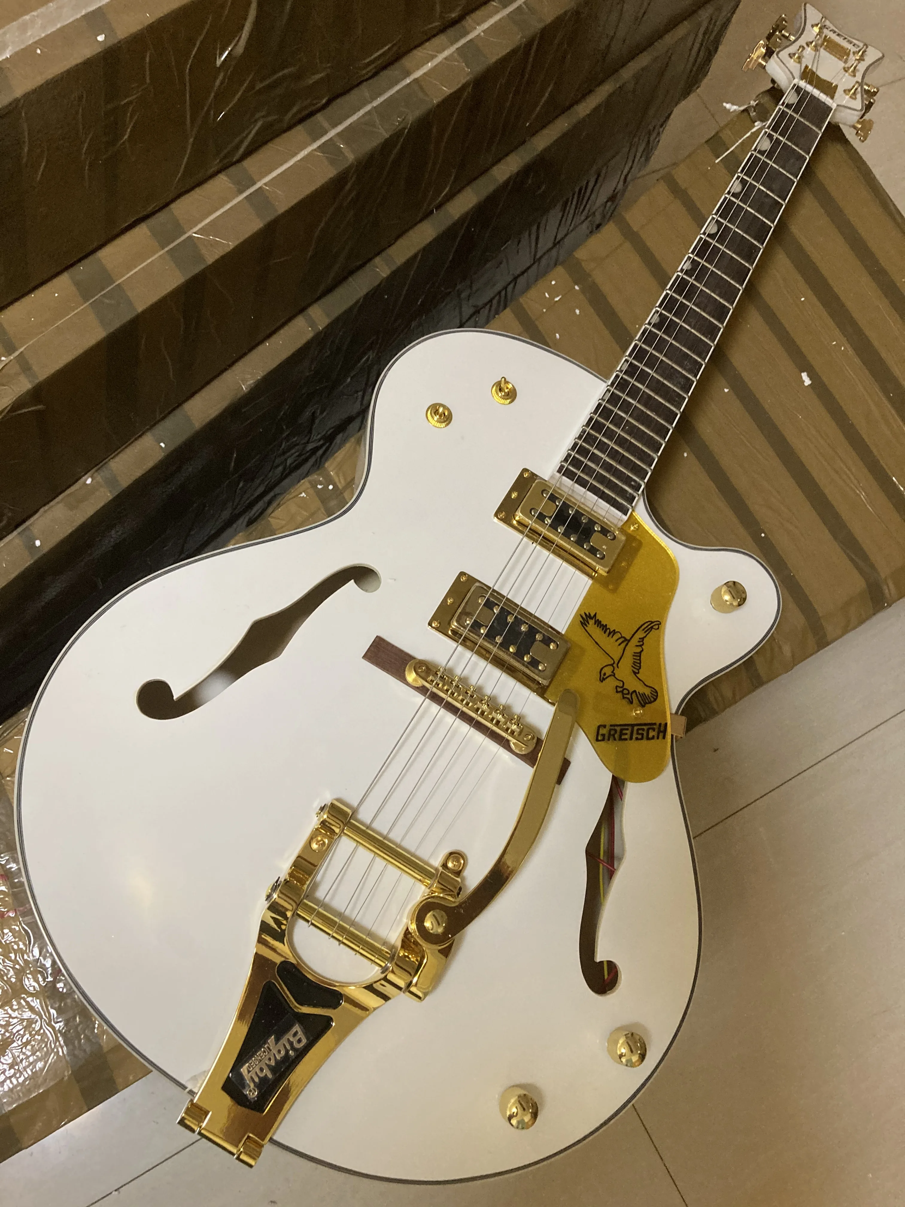 Factory Custom THE WHITE FALCON 6120 Semi Hollow Body Jazz Tuners Electric Guitar With Tremolo @20