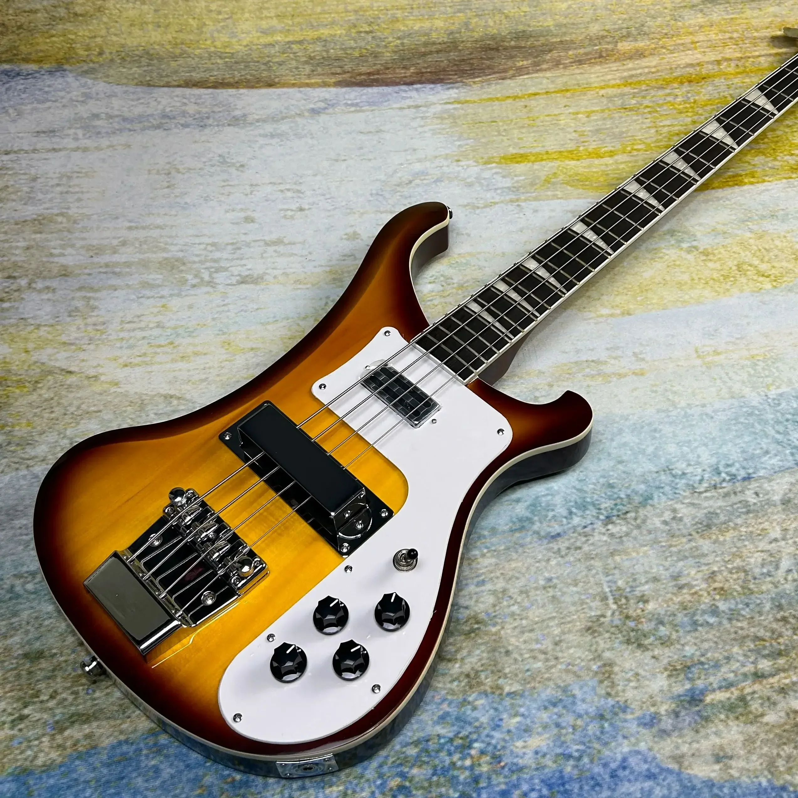 

Good Quality and Timbre Bass Electric Guitar Vintage Sunburst Color Basswood Body Rosewood Fingerboard Free Transportation