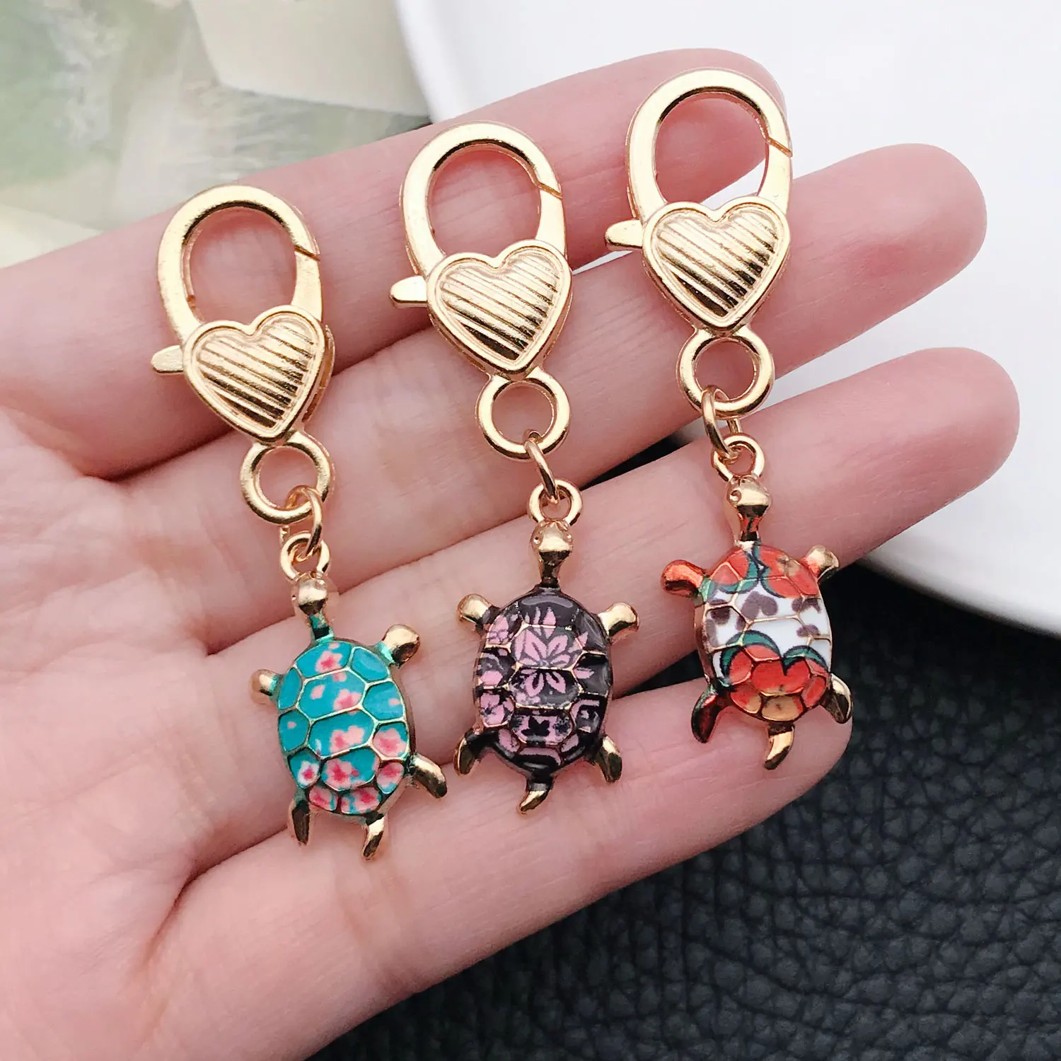 6pcs Playful Colorful Leopard Print Turtle Pendants Set with Antique Gold Heart Lobster Clasps, for DIY Jewelry Making