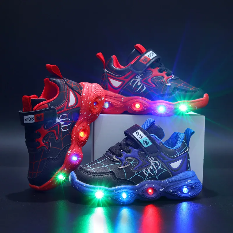 Ragazzi Scarpe luminose luminose Scarpe da ginnastica singole Spider-Man in pelle per bambini Scarpe da ginnastica luminose a LED per bambini Scarpe