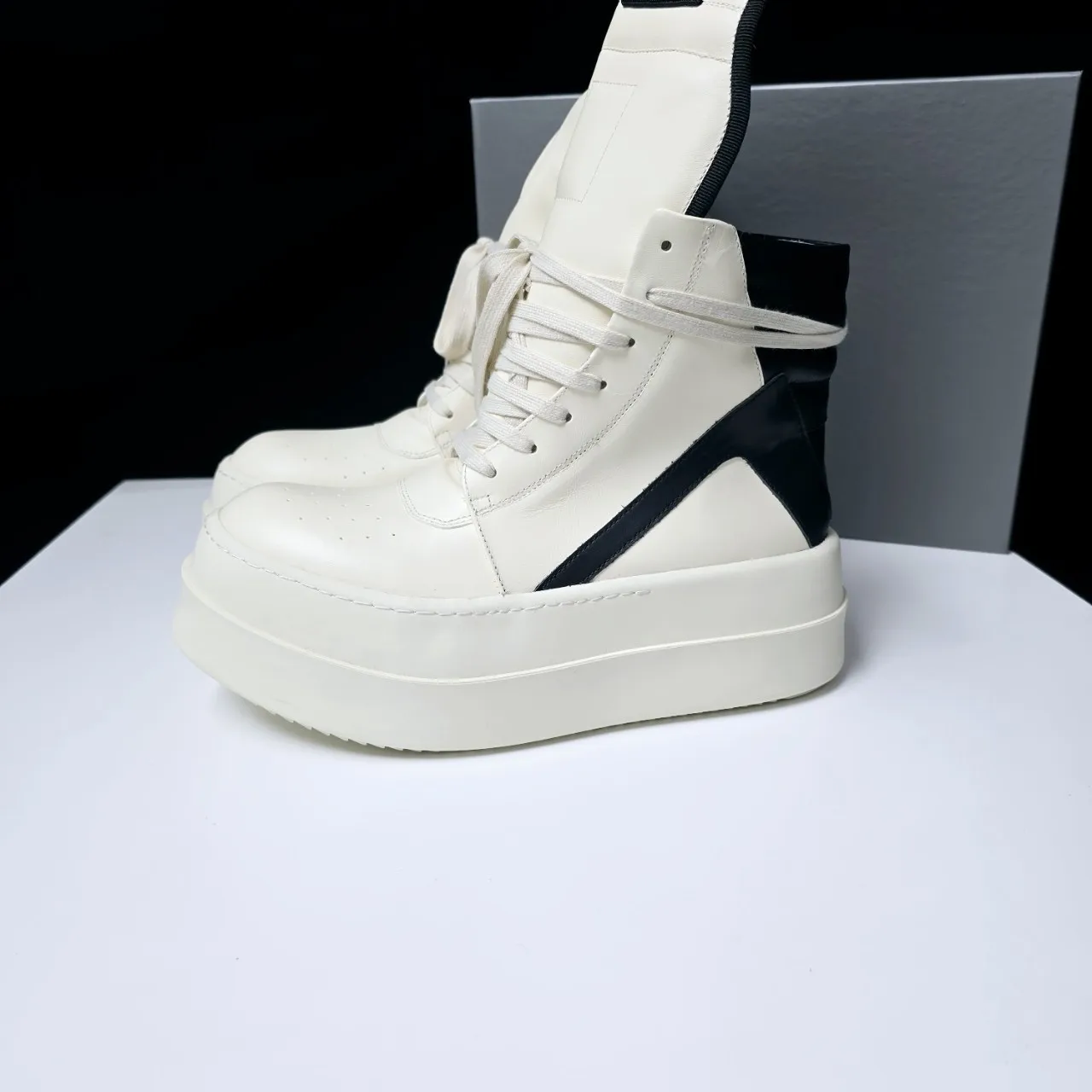 

Fall New Sle Men's High Top oes Thi Bot Heightening Casual Sports oes Faionable Leather Patchwork Large Tongue